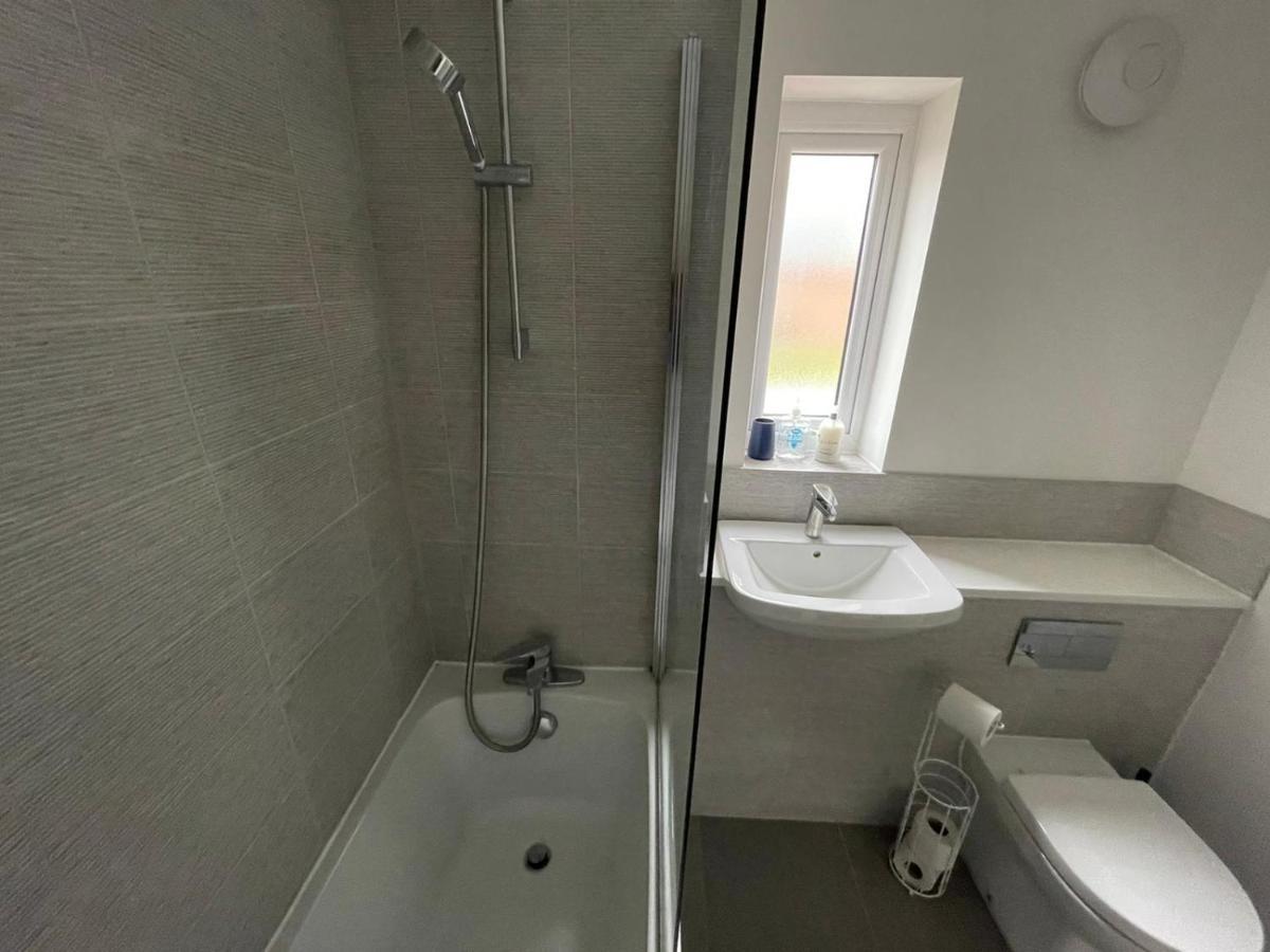 Modern Room With Huge Bed - Walk To City Centre! Manchester Exterior photo