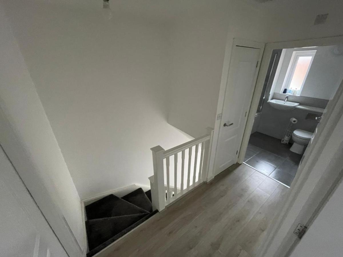 Modern Room With Huge Bed - Walk To City Centre! Manchester Exterior photo