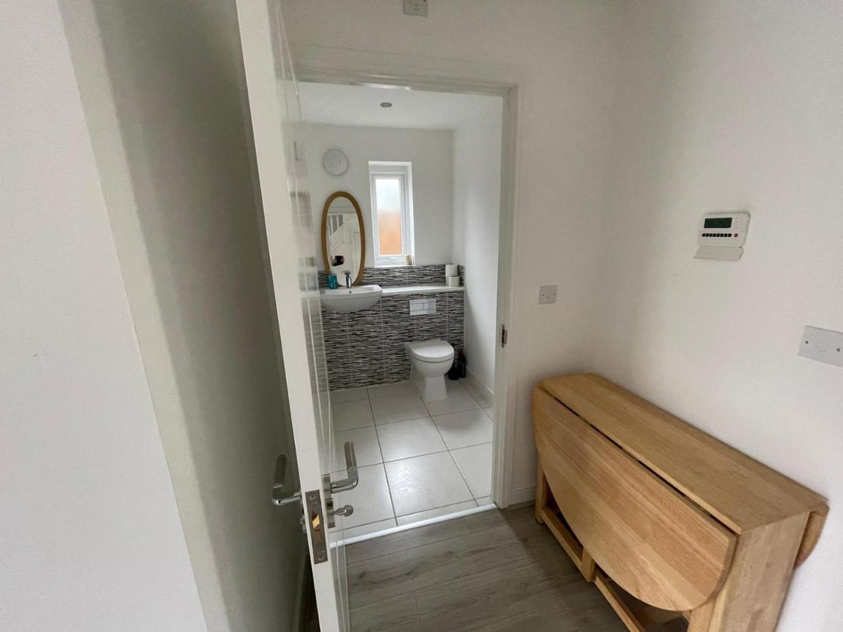 Modern Room With Huge Bed - Walk To City Centre! Manchester Exterior photo